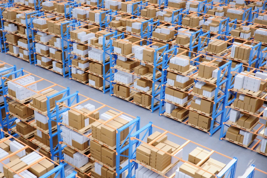 Das Logistikzentrum von Boxexpert sorgt für reichlich Lagerware an Gehäusen